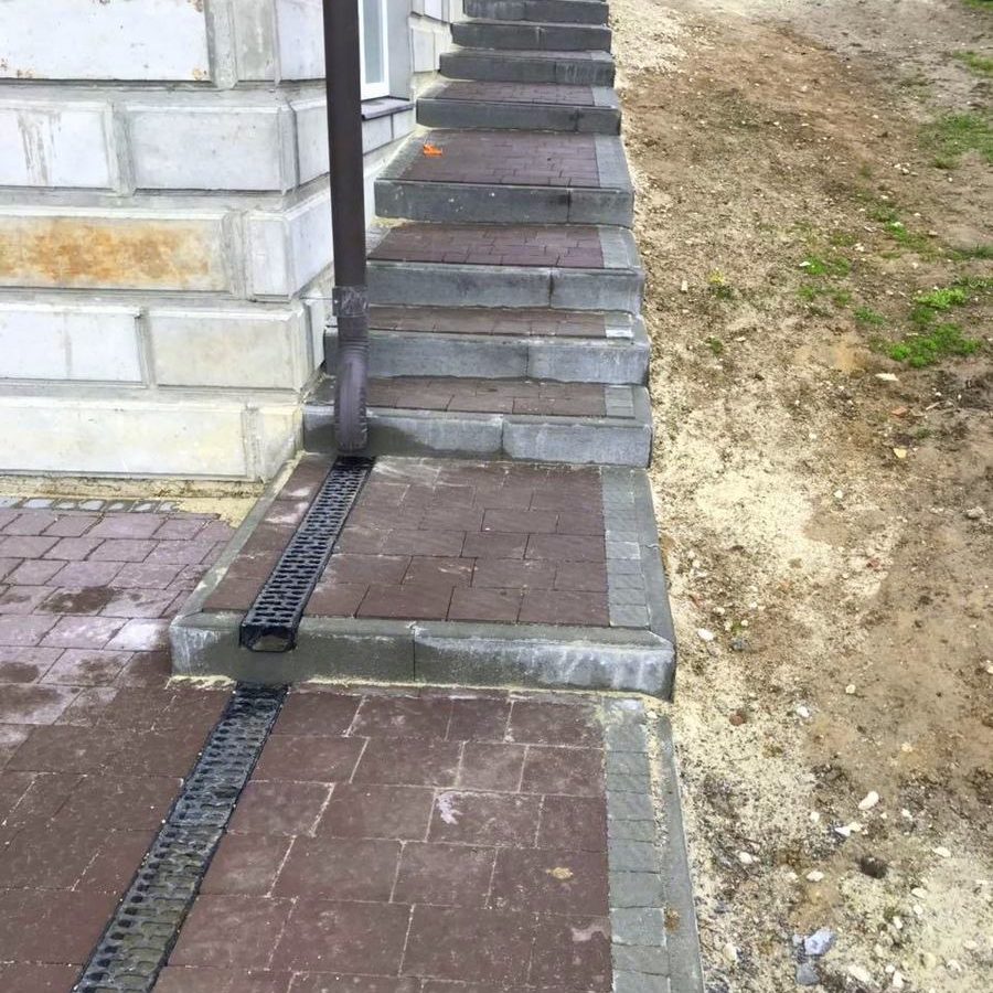 Сходи-відмостка