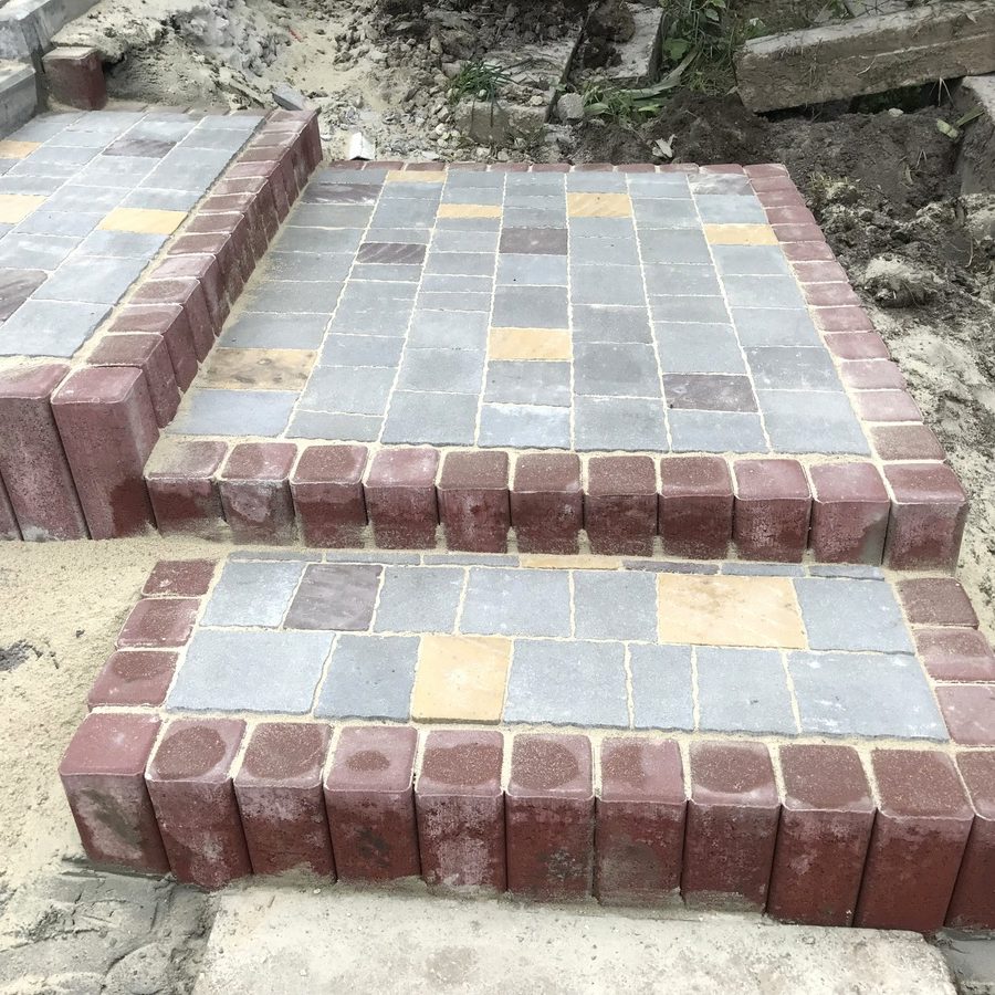 Сходинки з бруківки