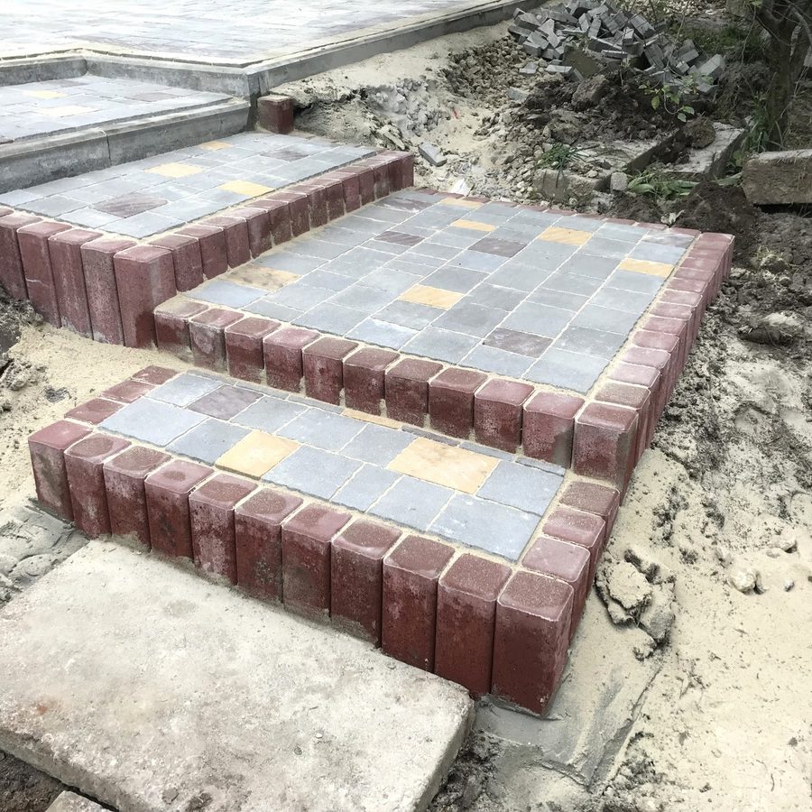 Сходинки з бруківки