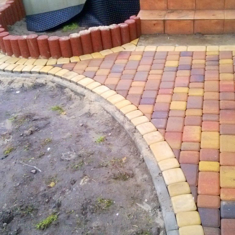 Квітники з палісадами