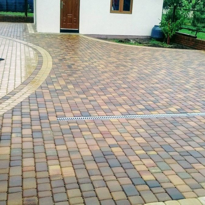 Подвір'я з старого міста